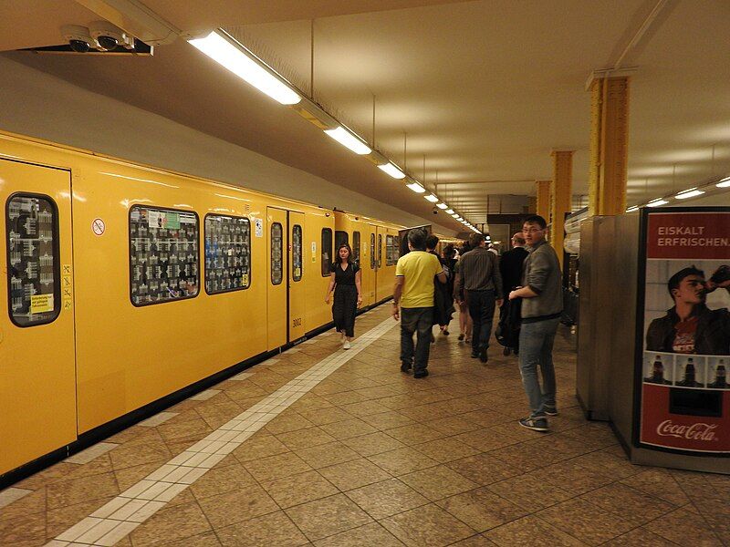 File:Neukölln underground station.jpg