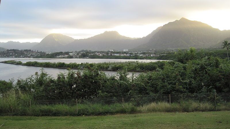 File:Oahu-Heeia-fishpond&Koolaus.JPG