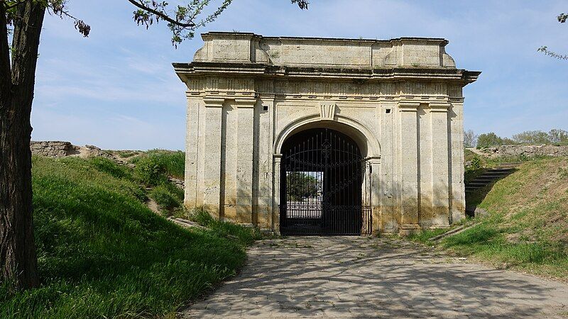 File:Ochakov-Gate-Kherson-fortress-3.jpg