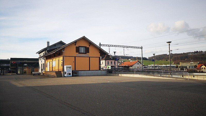 File:Safenwil railway station.jpg