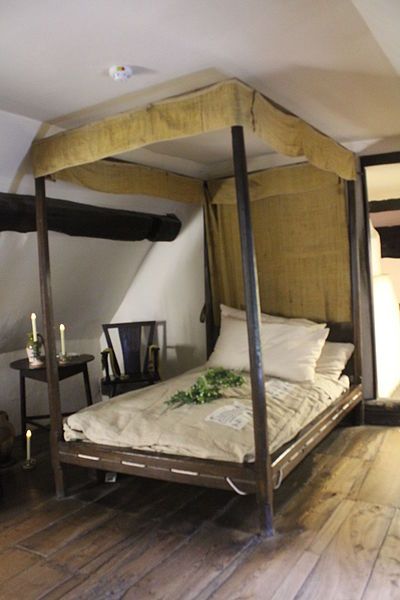 File:Shakespeare's Second Bed.JPG