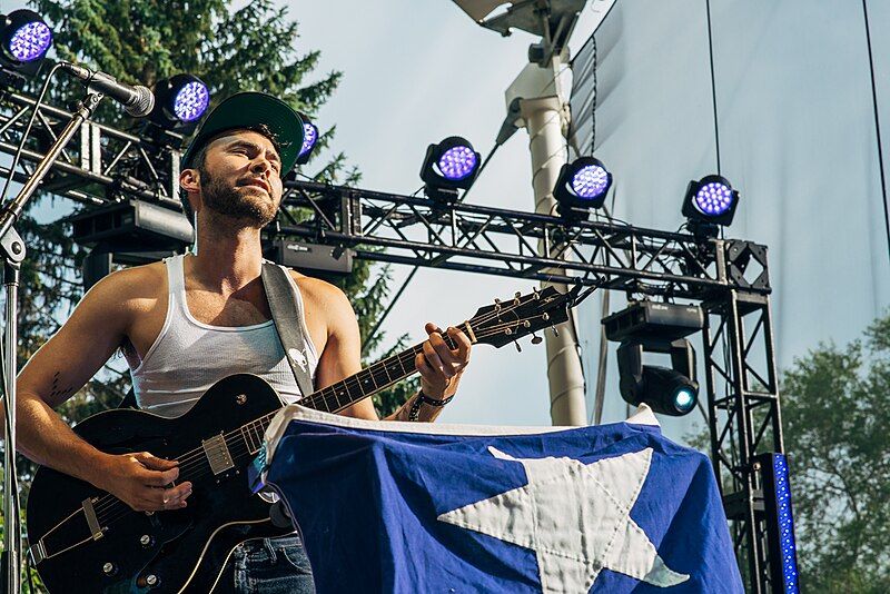 File:Shakey Graves 2015.jpg