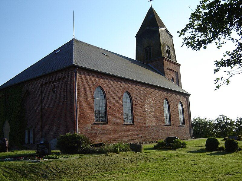 File:Uelvesbüll Kirche.JPG