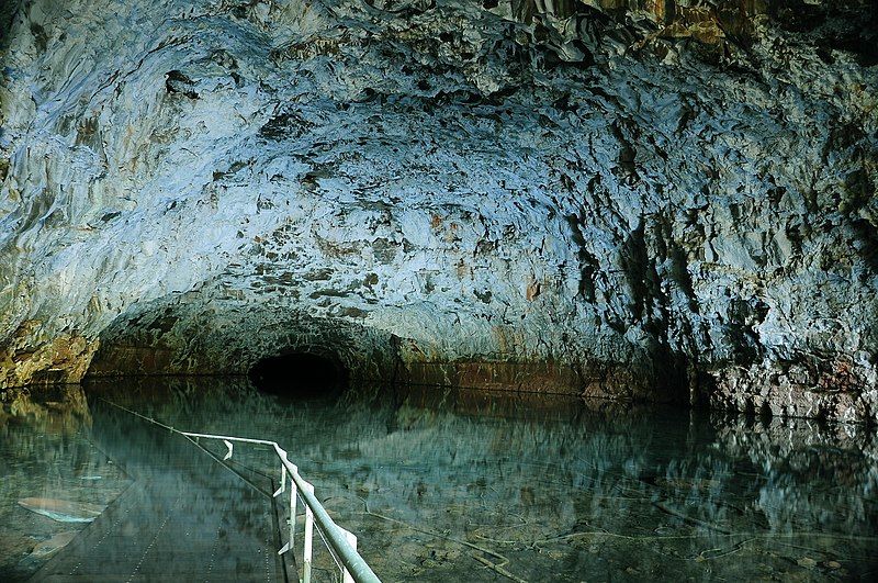 File:Undara Lava Tubes.JPG