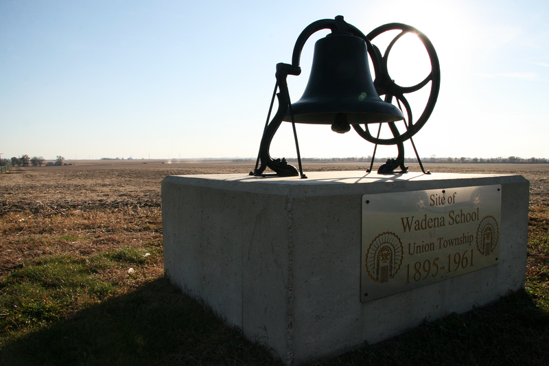 File:Wadena School monument.png