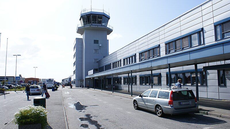 File:Alesund-lufthavn.jpg