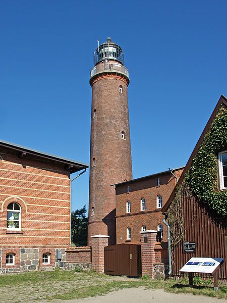 File:Darsser Ort Leuchtturm.jpg