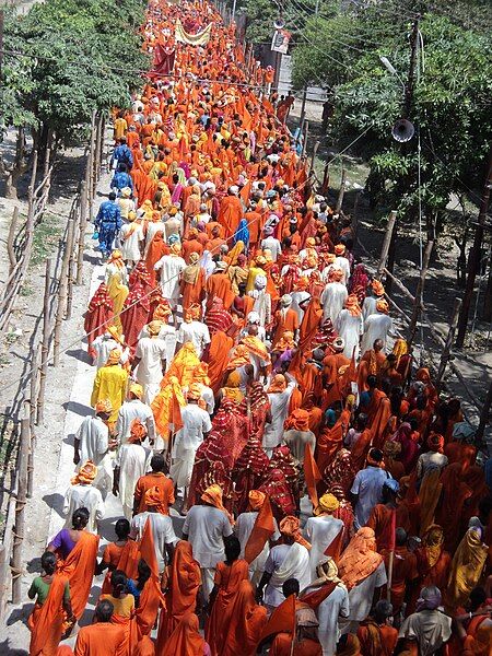 File:Devotees at Kumbha.JPG