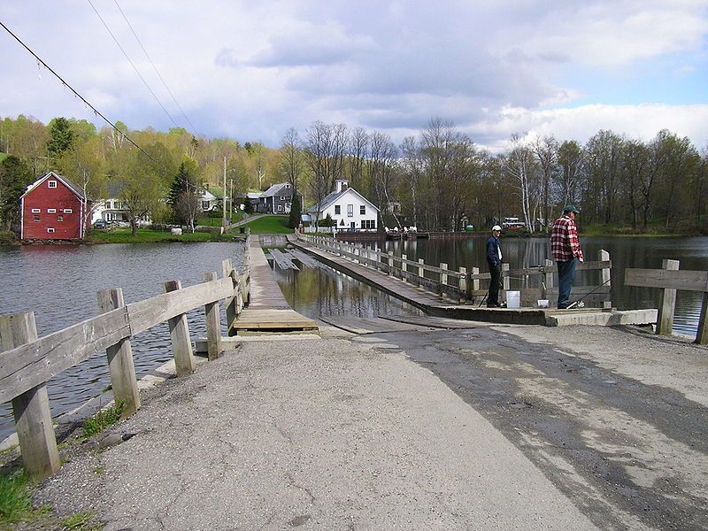 File:FloatingBridgeBrookfieldVT.JPG