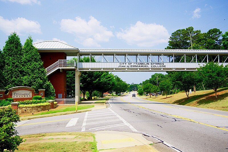 File:Franklin-Springs-pedestrian-bridge-ga.jpg