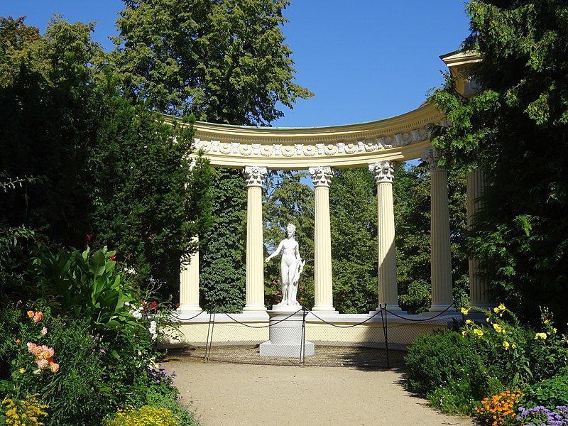 File:Glorieta-ParkZamkowy-POL, Łańcut.jpg