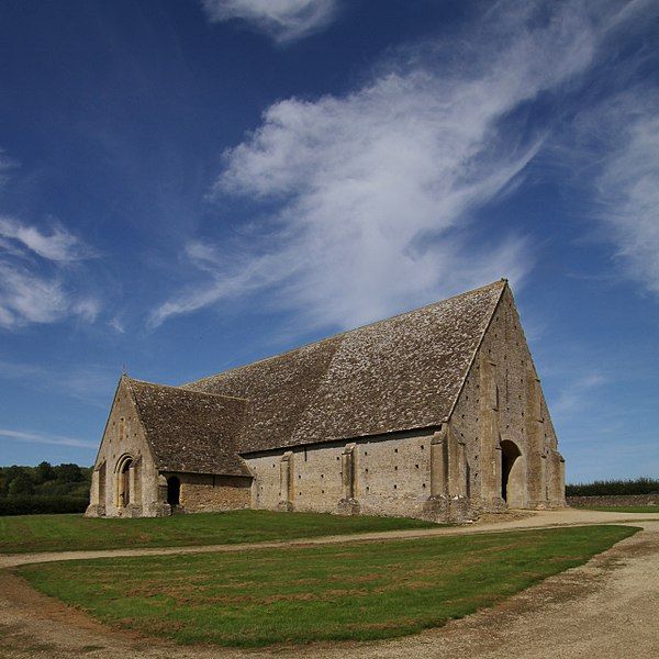 File:GreatCoxwell Barn SW.jpg