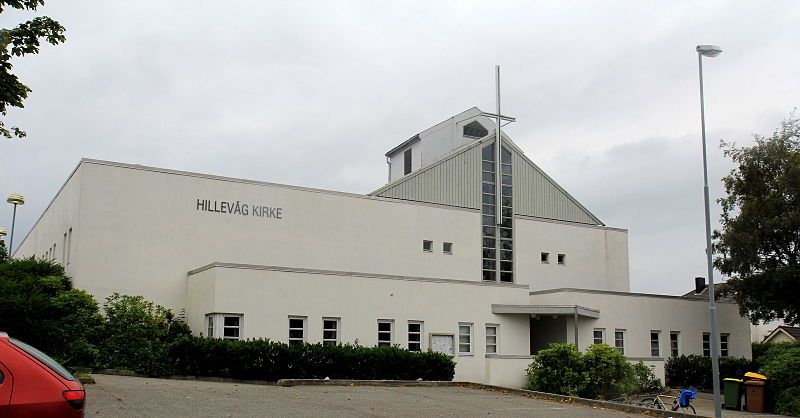 File:Hillevaag kirke.JPG