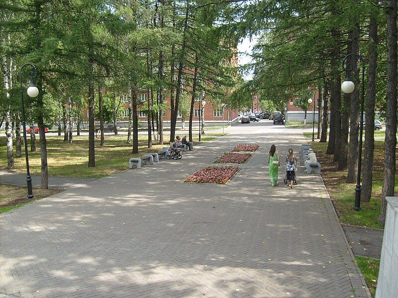 File:Karlutskaya square 3.JPG