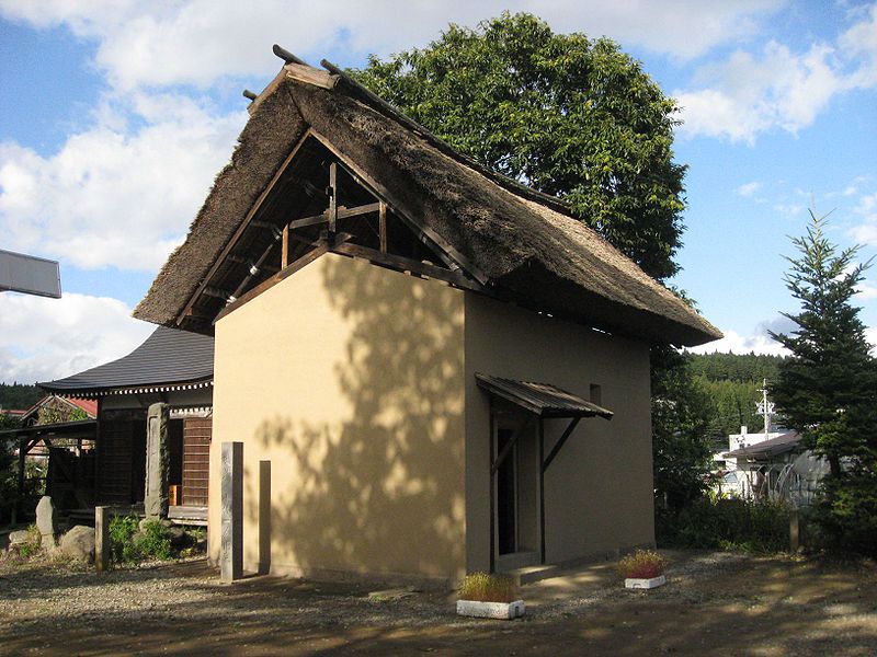 File:Kobayashi Issa-Storehouse.jpg