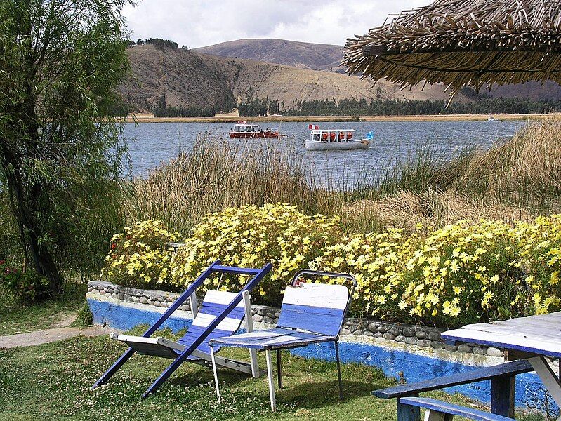 File:Laguna de Paca-03.jpg