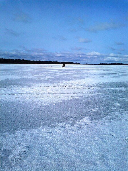 File:Lake Zhizhitskoye(Winter).jpg