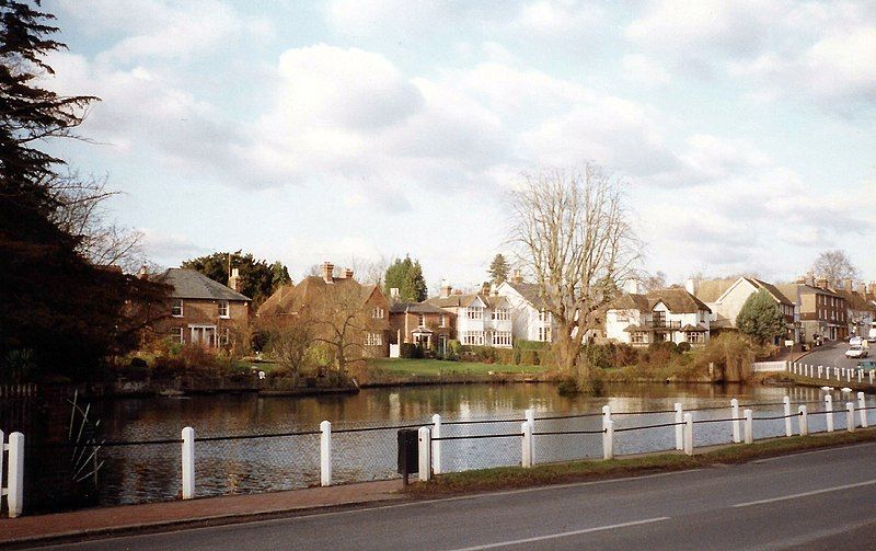 File:LindfieldVillagePond.jpg