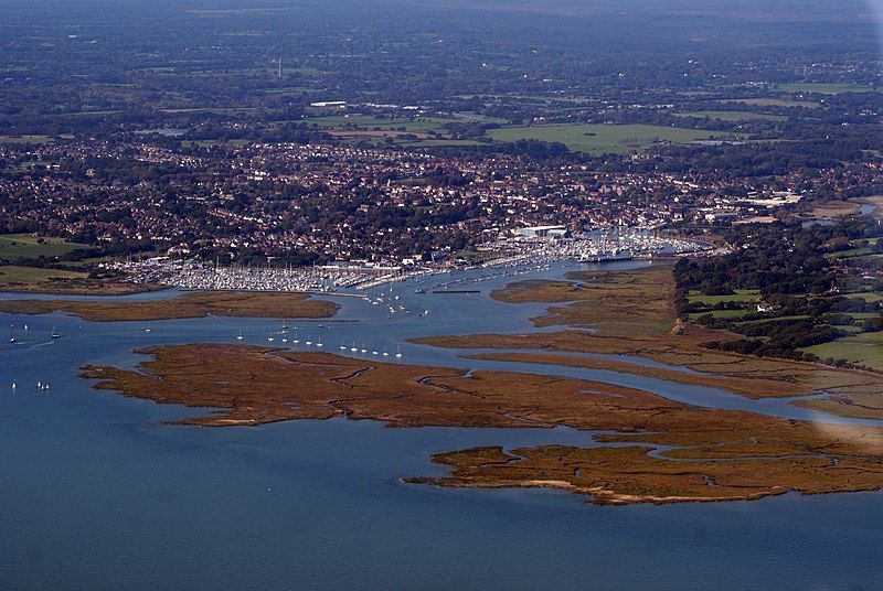 File:Lymington, Hampshire, England-2Oct2011.jpg