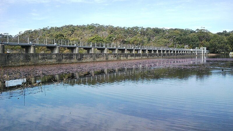 File:Manly Dam Wall.jpg