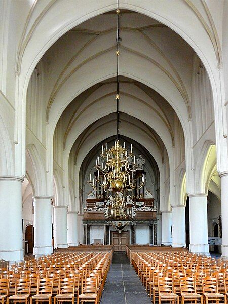 File:Martinikerk2 Bolsward interieur.jpg