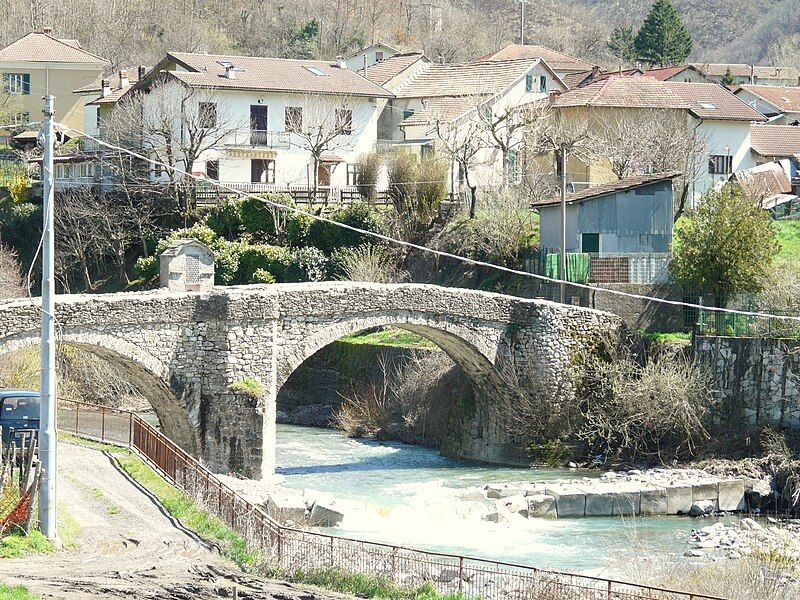 File:Montoggio-ponte.jpg