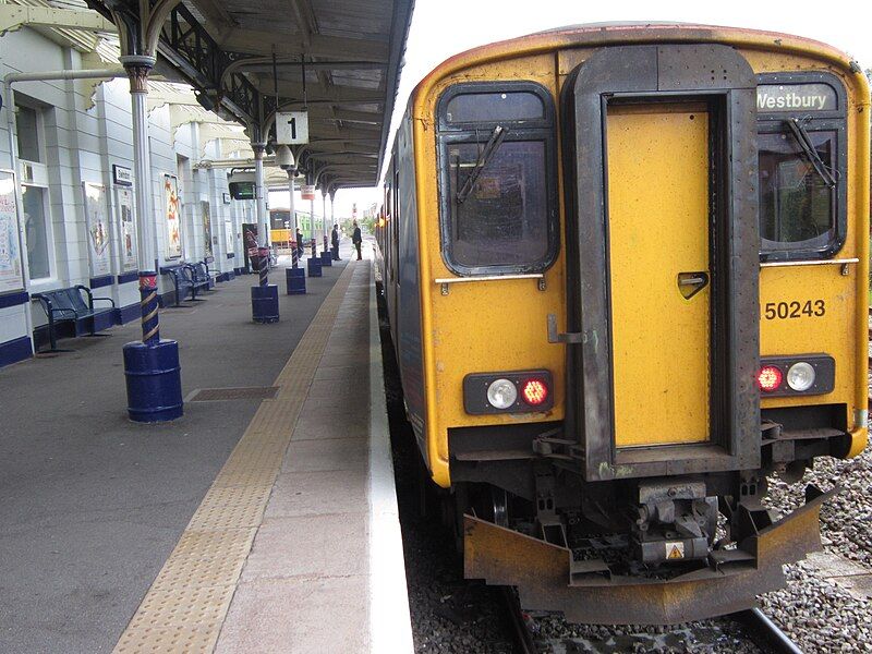 File:Swindon railway station.JPG