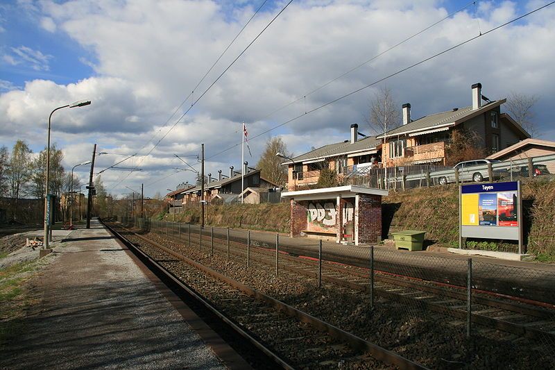 File:Tøyen stasjon, Oslo.JPG