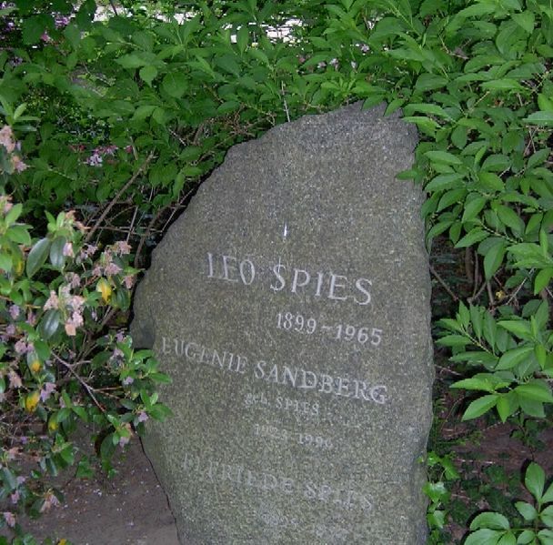 File:Tombstone Leo Spies.jpg