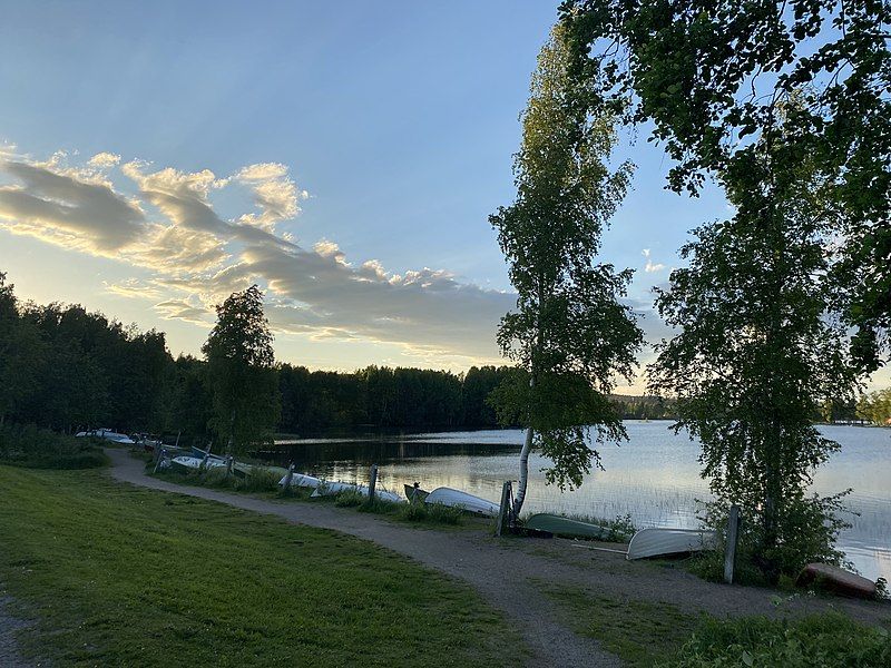 File:Tuomiojärvi, Jyväskylä.jpg