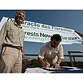 Amazonas Secretary of State for Environment and Sustainable Development Virgilio Viana signs the Forests Now Declaration