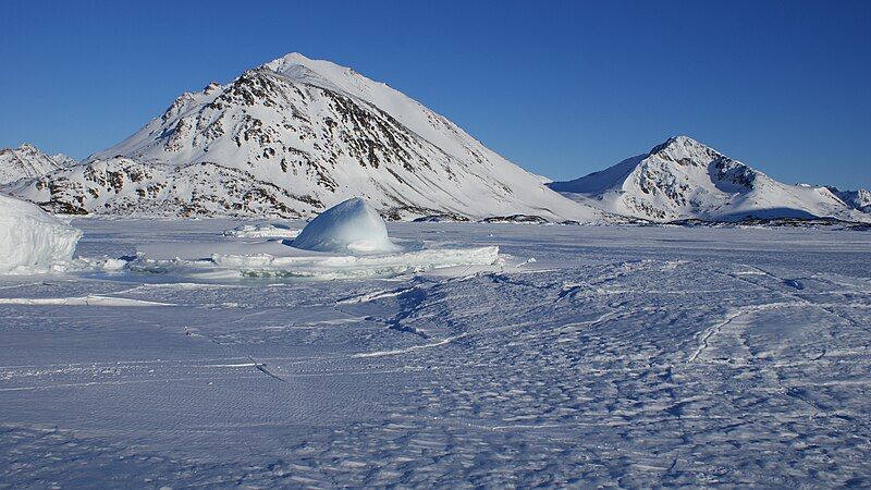 File:Apusiaajik-torssuut-tunoq.jpg