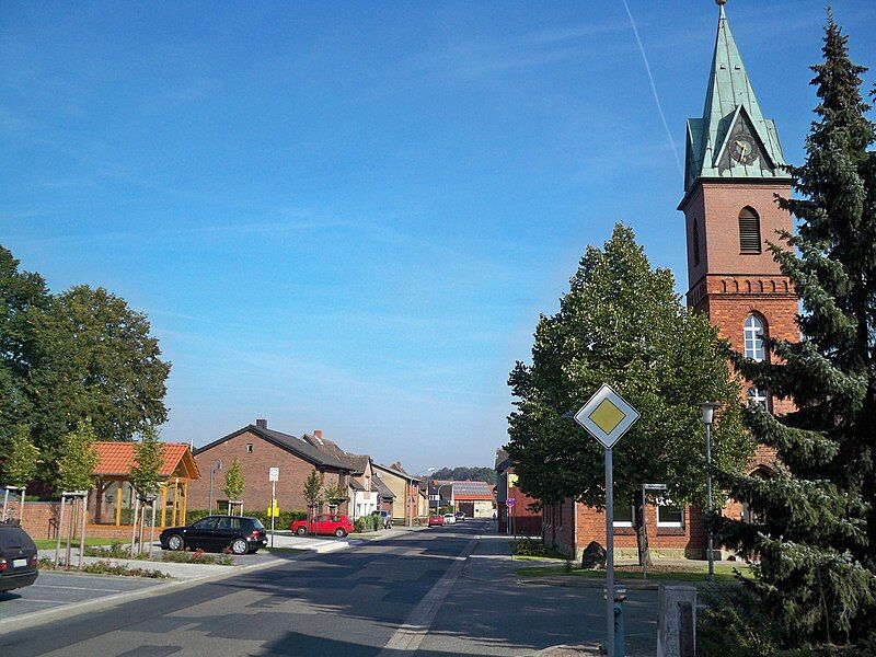 File:Bergfeld Straße.JPG