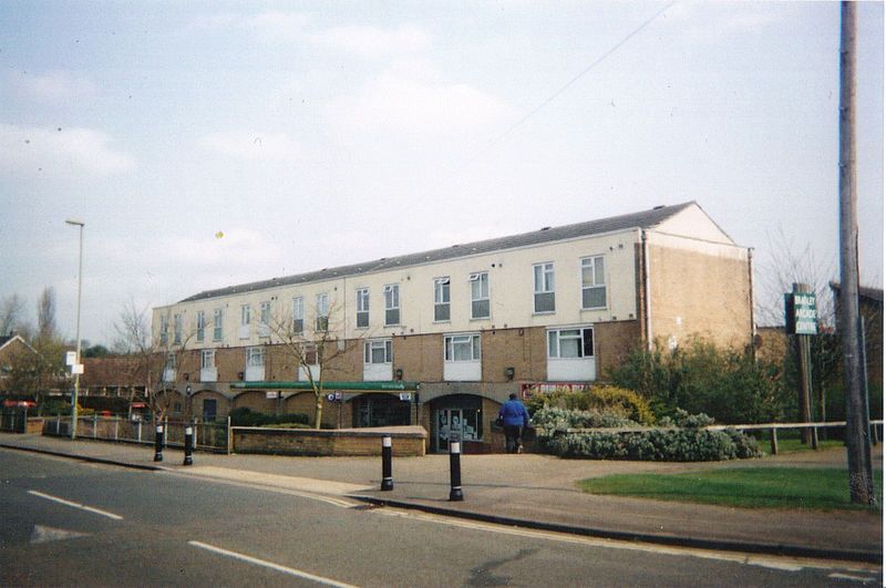 File:Bradley archade, Banbury.JPG