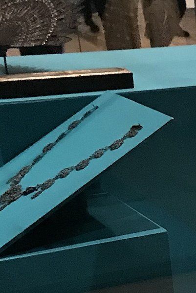 File:Fer-de-Berlin necklace (cropped).jpg