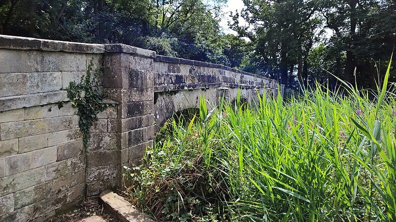 File:Footbridge, Sudbury Park.jpg