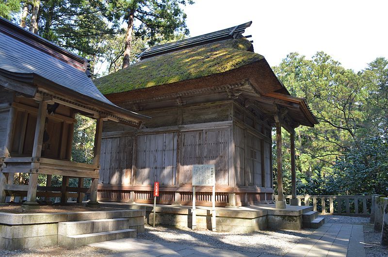 File:Iyahiko-jinja Tohashira-jinja.JPG