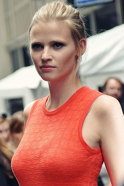 File:Lara Stone NYC.jpg