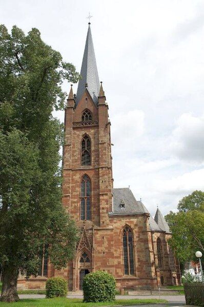 File:Liebfrauenkirche Park 2.JPG