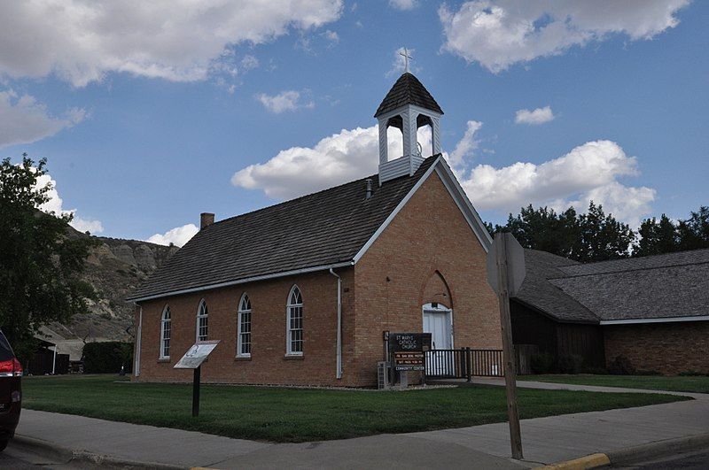 File:MedoraND StMarysChurch.jpg