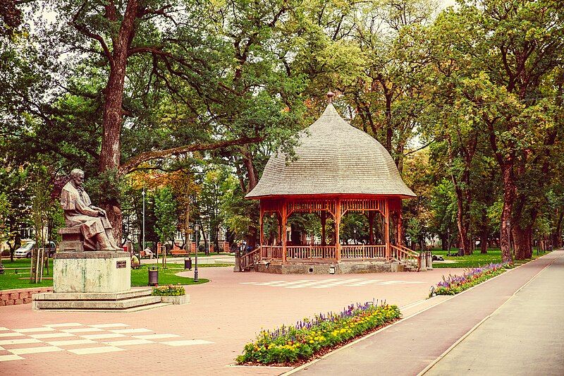 File:Parcul Central (9525986374).jpg