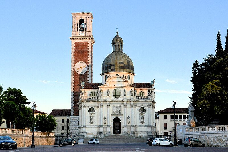 File:Q3940602-basilica monteberico frontale.jpg