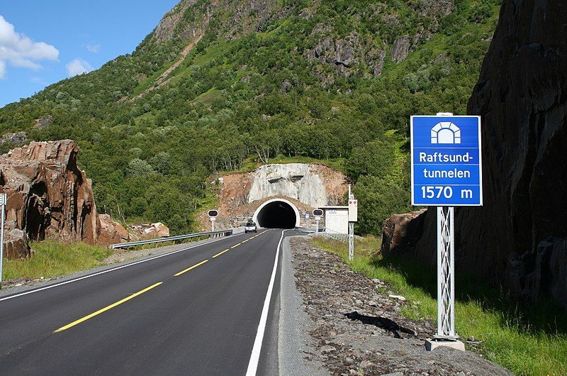 File:Raftsund Tunnel 1.jpg