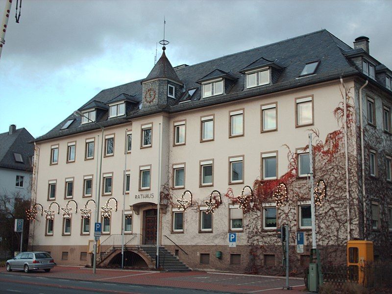 File:Rathaus Kreuztal.jpg