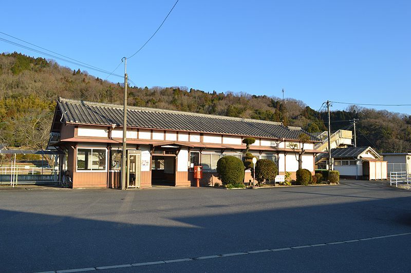 File:Sanagu Station ekisha.JPG