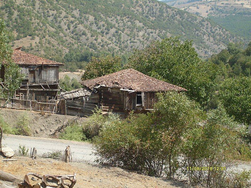 File:Sarıhacı köyü.jpg