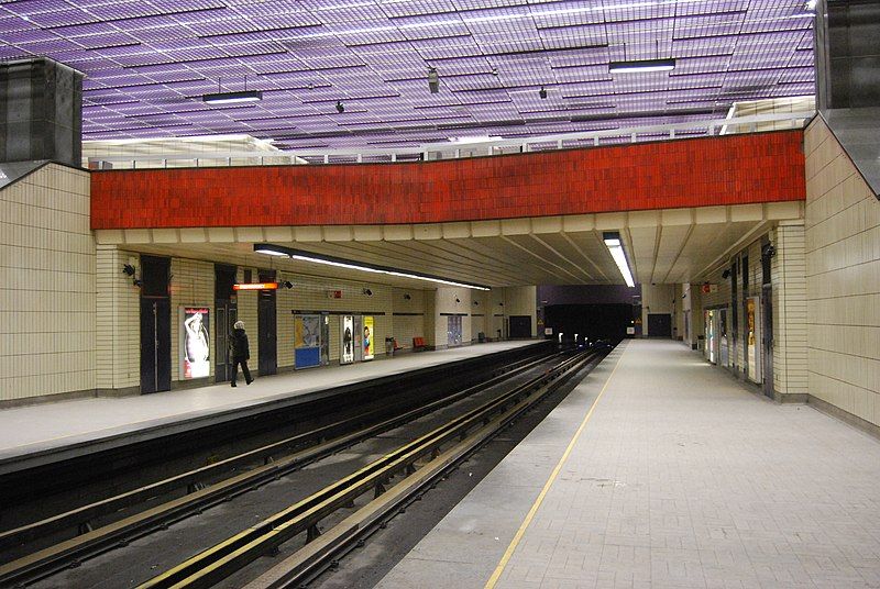 File:Sherbrooke Montreal Metro2.jpg