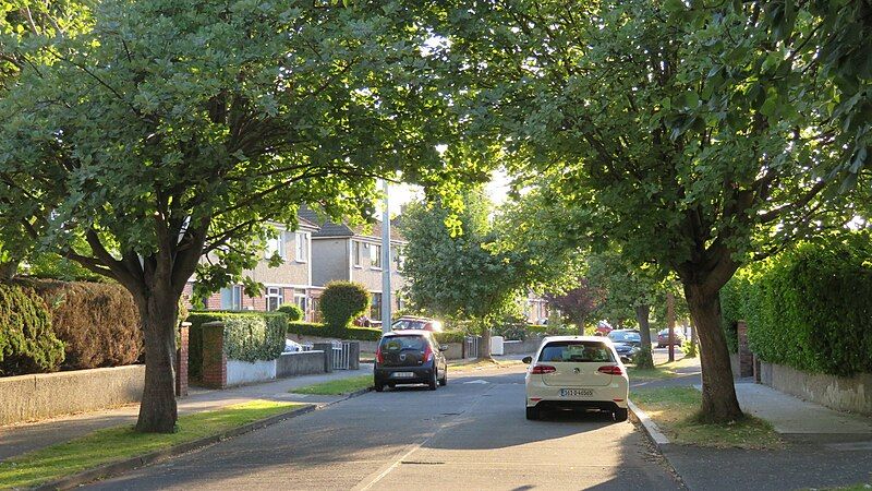 File:Silverwood Road, Ballyroan.jpg