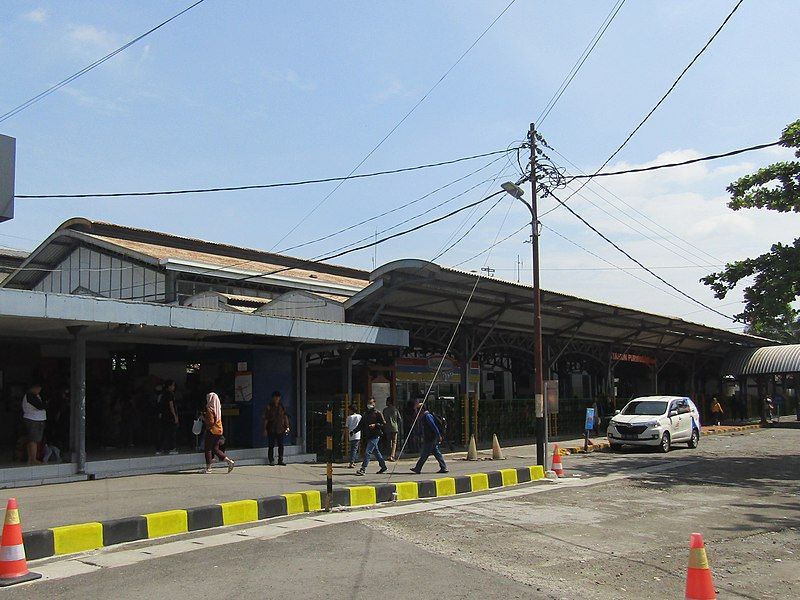 File:Stasiun Purwosari 2020.jpg