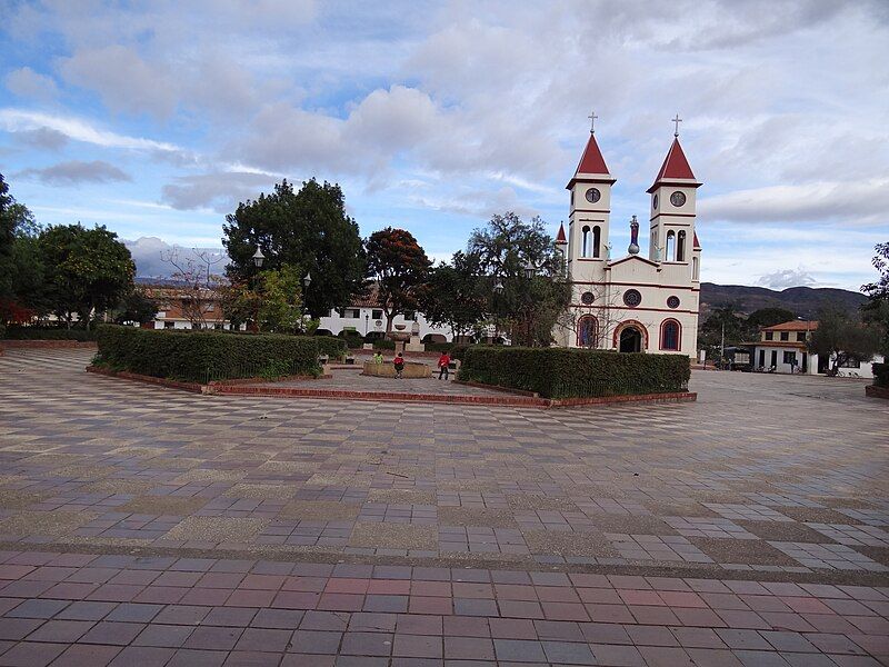 File:Sutamarchán Parque.JPG